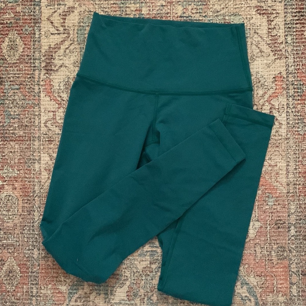Lululemon Wunder Under Size 8 - image 3